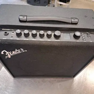 Fender Mustang LT50 2